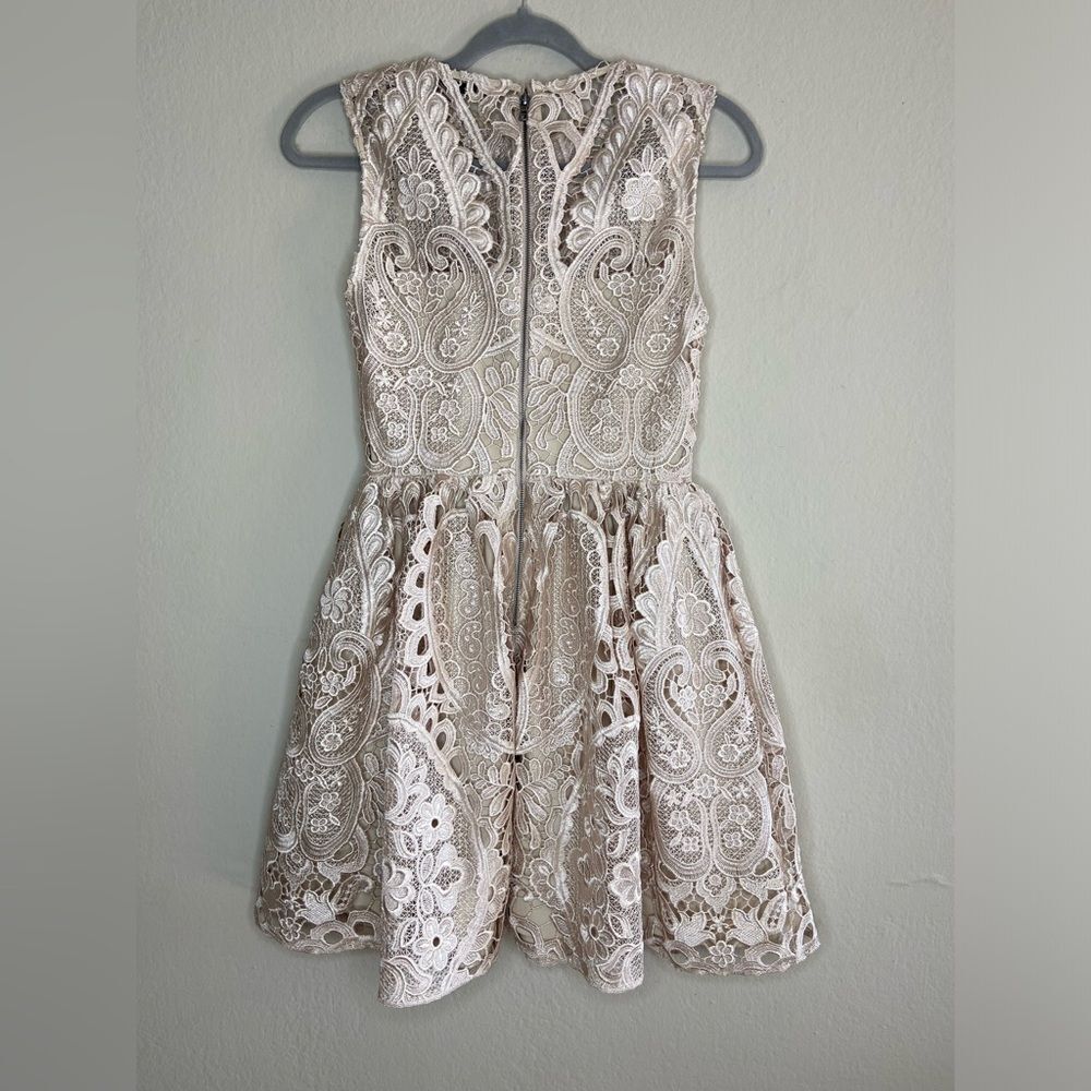 Alice + Olivia Gracia Mini Cream Dress Lace Size 0 - Picture 6 of 9